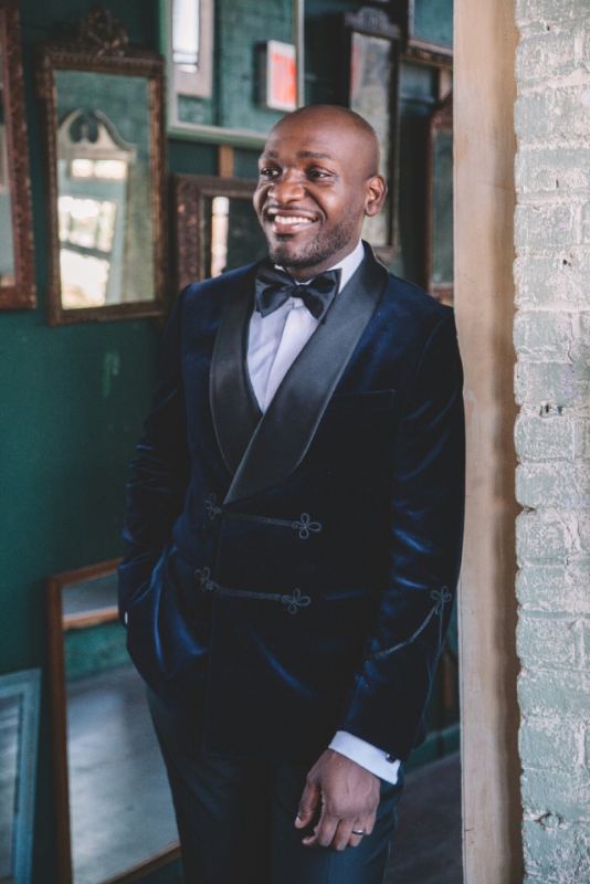 Wedding party fitting by César Renuan