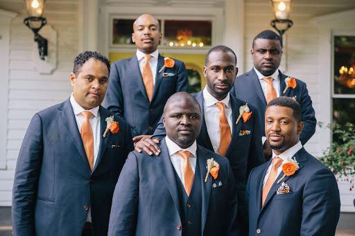 Wedding party fitting by César Renuan